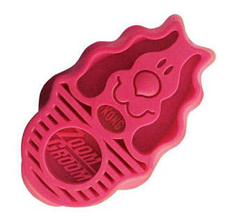 KONG® ZOOM GROOM FOR DOGS RASPBERRY COLOR 1/PKG