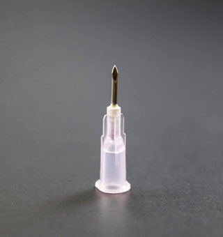 PREMIUM POLY HUB HYPODERMIC NEEDLE 18 G 1/2 IN L 100/PKG